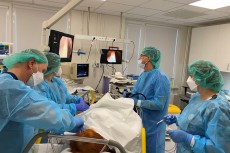 Pirmo reizi Latvijā veikta jauna gastroenteroloģiska operācija gremošanas sistēmas audzēja novēršanā