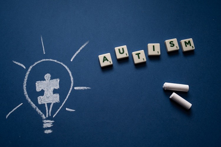 Ieva Bite: Autisma agrīnās pazīmes un kā tās mazināt